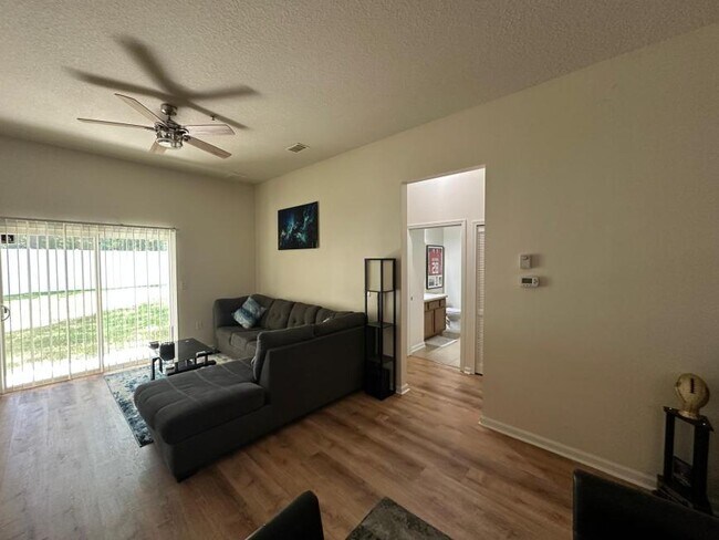 Foto del edificio - 3 bedroom in Jacksonville FL 32224