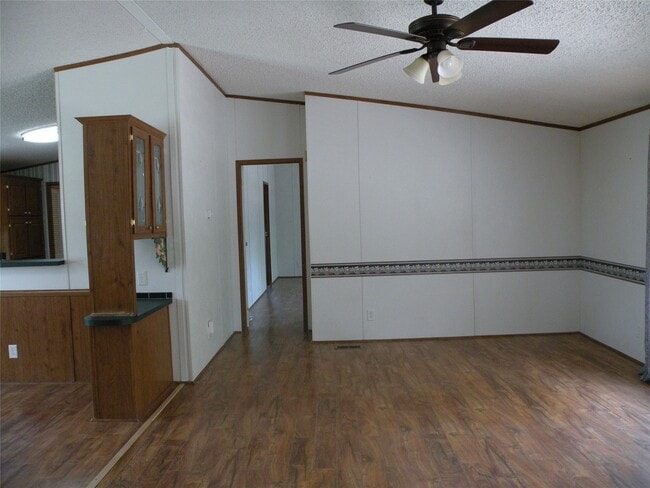 Building Photo - 37 Riverside Ln