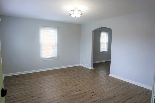 Building Photo - 478 Serpentine Dr