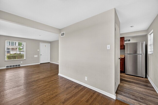 Foto del edificio - 8106 Fawn Ave