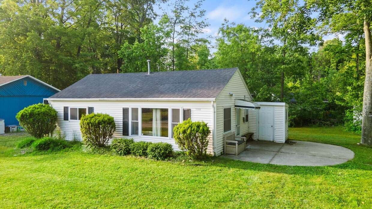 Primary Photo - 7296 Hemlock Rd