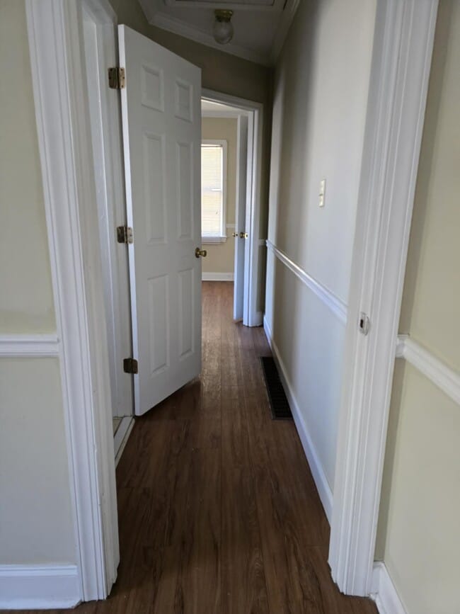 Building Photo - 836 Northside Dr E