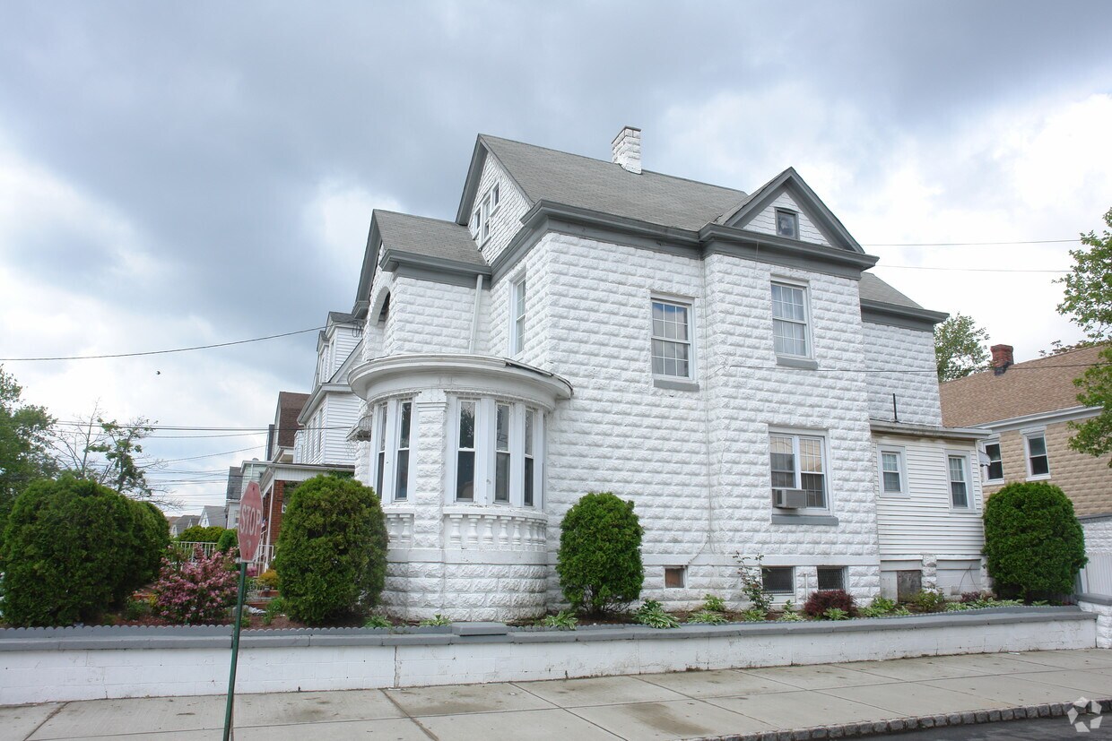 Building Photo - 139 State St