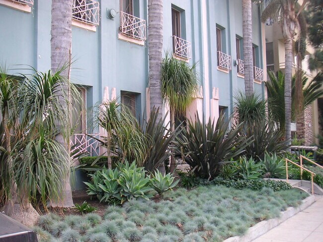 Foto del edificio - 1814 N Normandie Ave