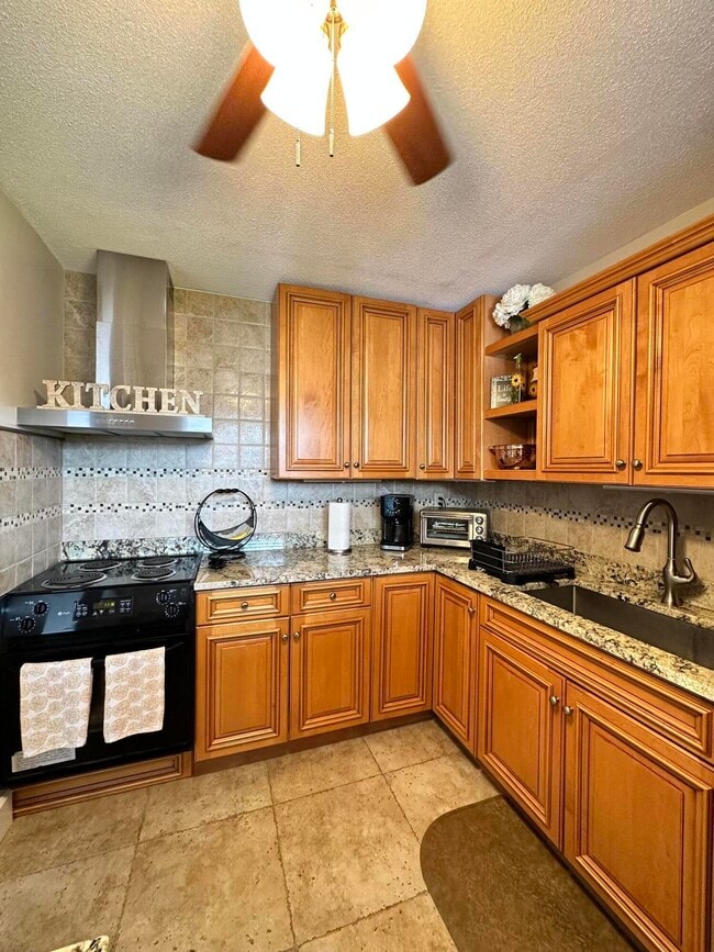 Building Photo - 2855 Garden Dr S