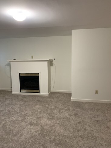 LR Fireplace - 6106 Highland Ct