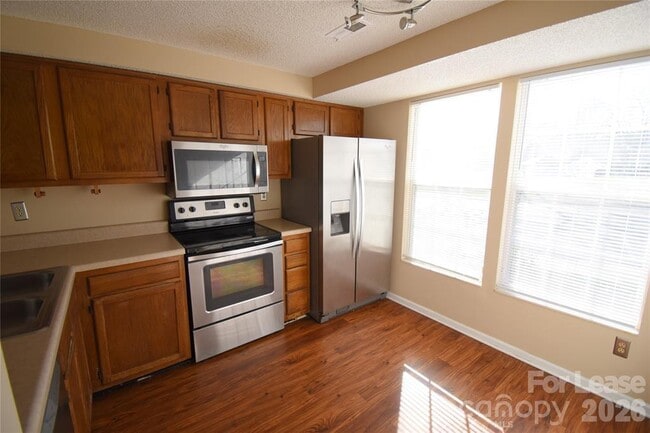 Building Photo - 108 Water Oak Dr