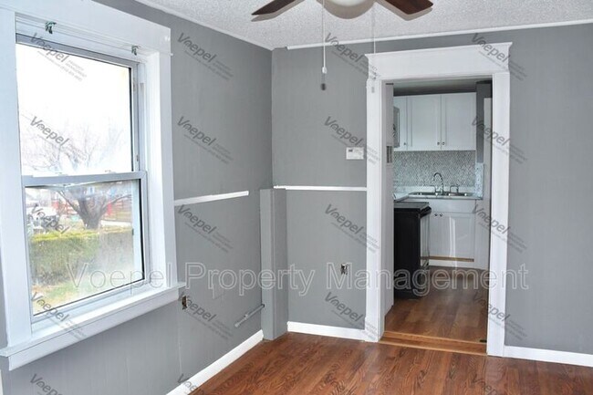 Building Photo - 300 N White Ave