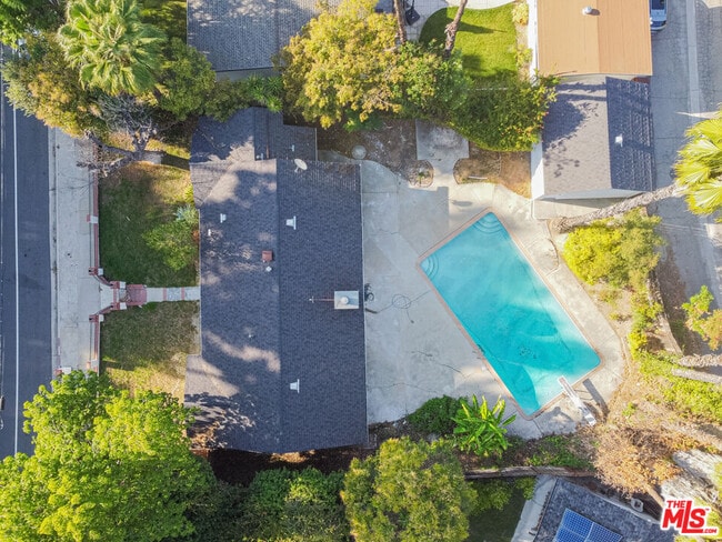 Foto del edificio - 5604 Valley Circle Blvd