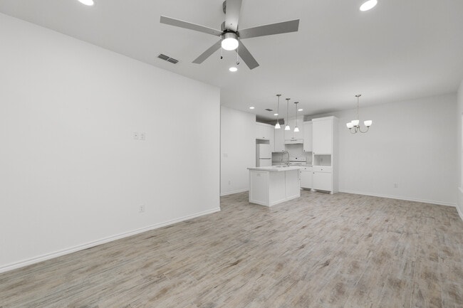 Building Photo - 2325 N Valley Cir