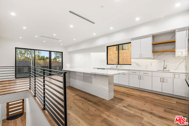 Building Photo - 5120 1/2 Laurel Canyon Blvd