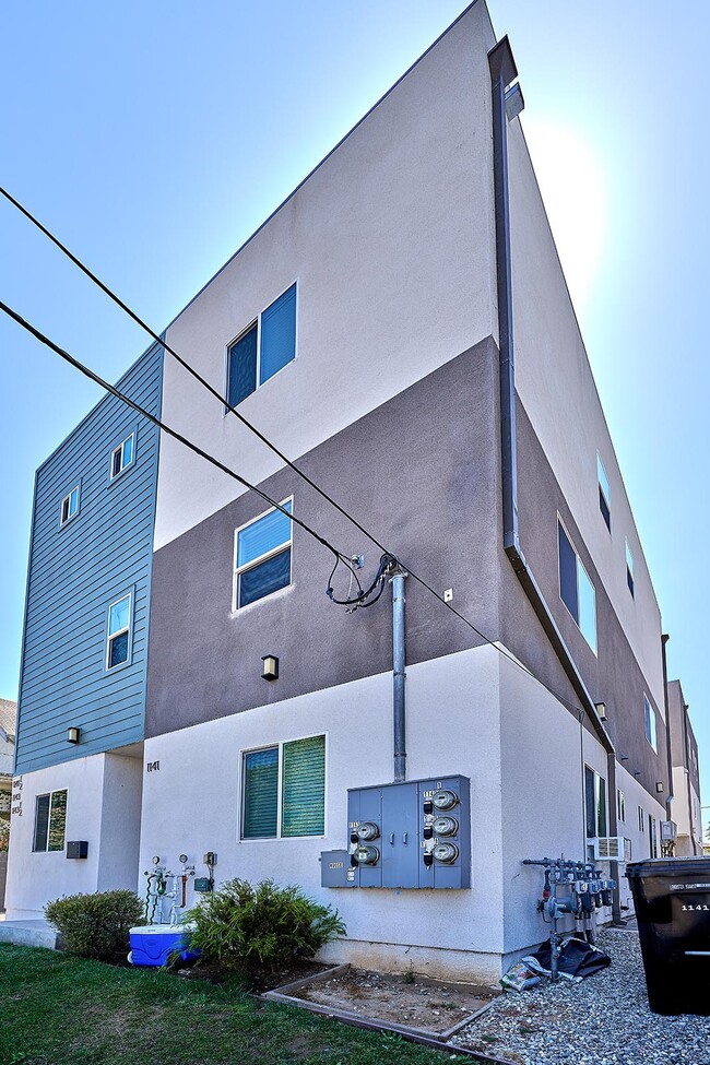 Building Photo - 1141 1/2 Irolo St