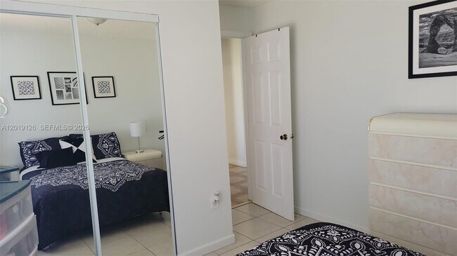 Foto del edificio - 5670 NW 187th St