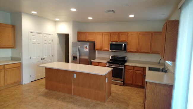 Building Photo - 7368 Hunting Lodge Ave
