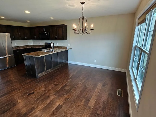 Building Photo - 4905 Cedar Creek Circle