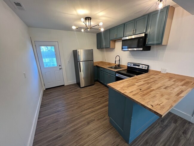 Foto del edificio - SIx Unit (1410 E 5th)