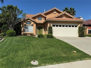 Building Photo - 39495 7 Oaks Dr