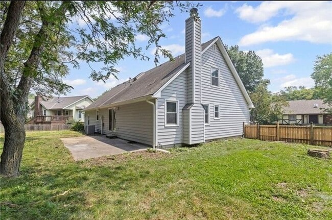 Building Photo - 602 SE Brentwood Dr