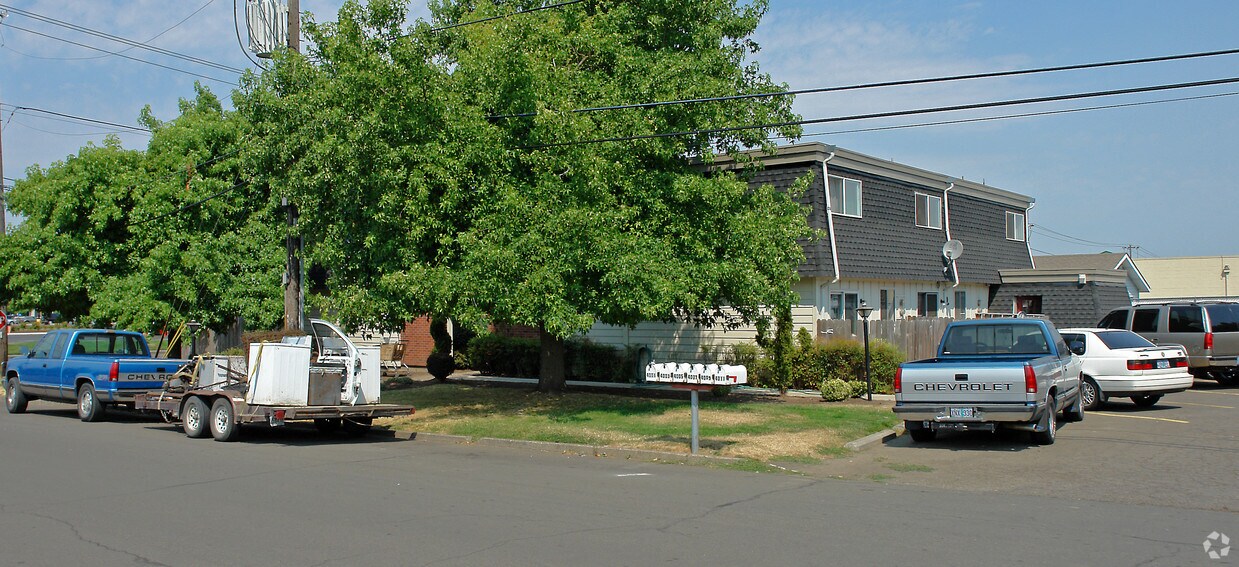 Foto del edificio - 4001-4011 Glendale Ave NE