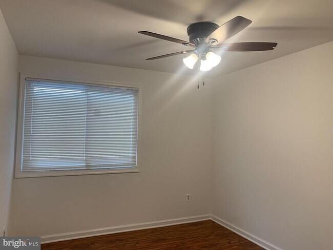 Foto del edificio - 7308 Donnell Pl