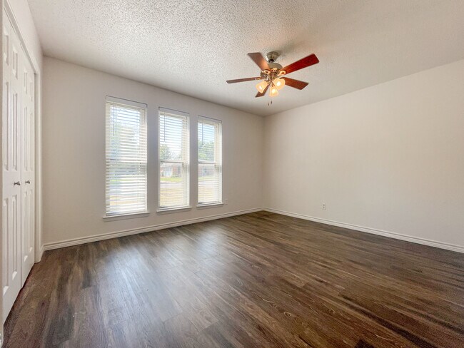 Foto del edificio - 312 Cedarwood Ln