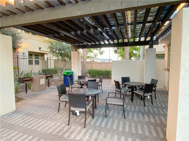 Foto del edificio - 8054 Ackerman St