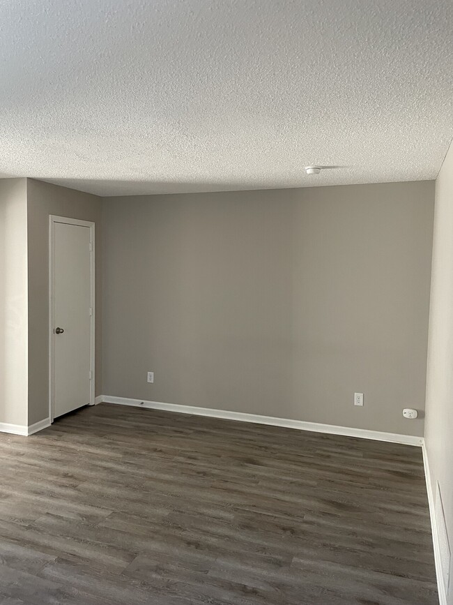 Building Photo - 5609- 5615 NW 66th Terrace