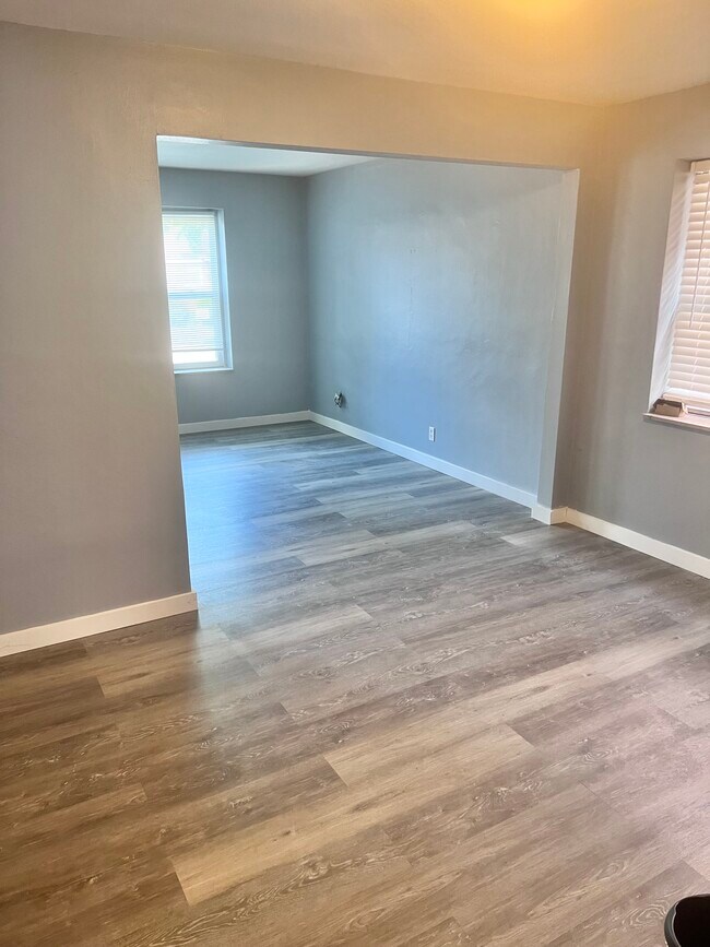 Building Photo - 7020 Dartmouth Ave