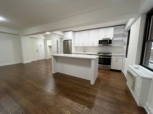 Building Photo - 157 E 57th St