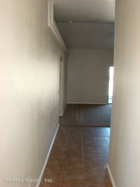 Building Photo - 3049 Shoshone Dr