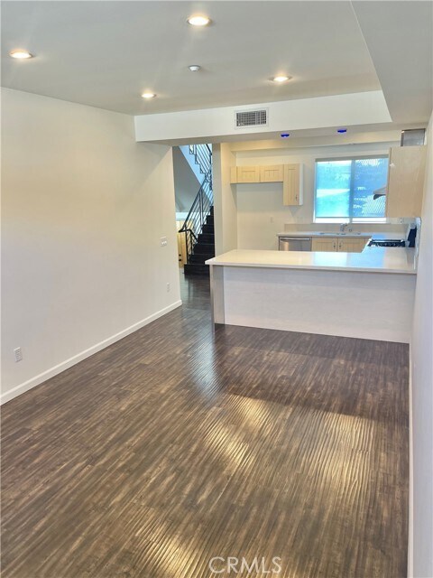 Building Photo - 825 W Duarte Rd