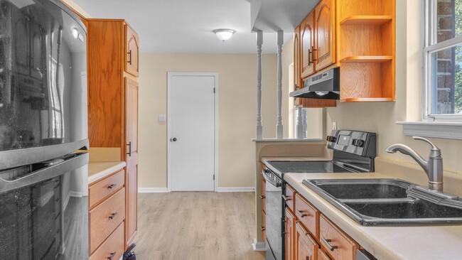 Building Photo - 604 Brookside Ct