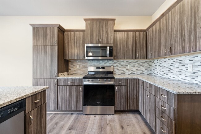 Building Photo - 3 Bedroom / 2.5 Bathroom / Townhome