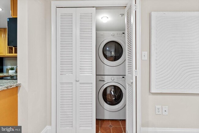 Foto del edificio - 1929 Calvert St NW