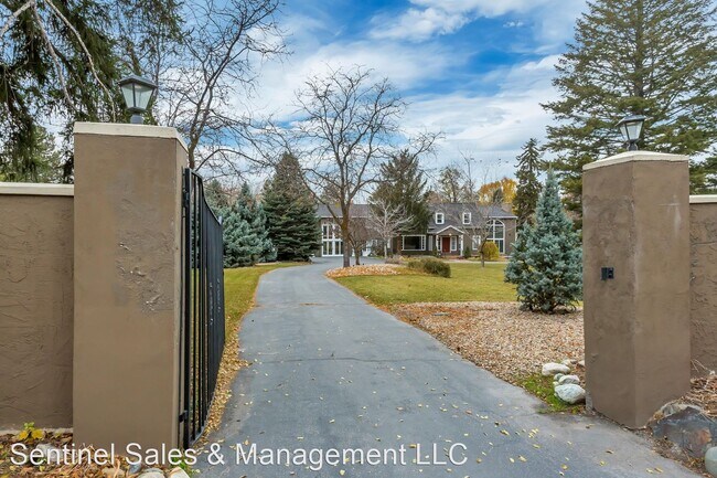 Foto del edificio - 6 br, 5.5 bath House - 6190 S. Holladay Blvd.