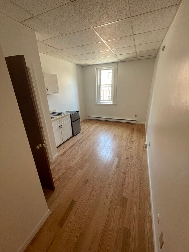 Building Photo - 872 Beacon St