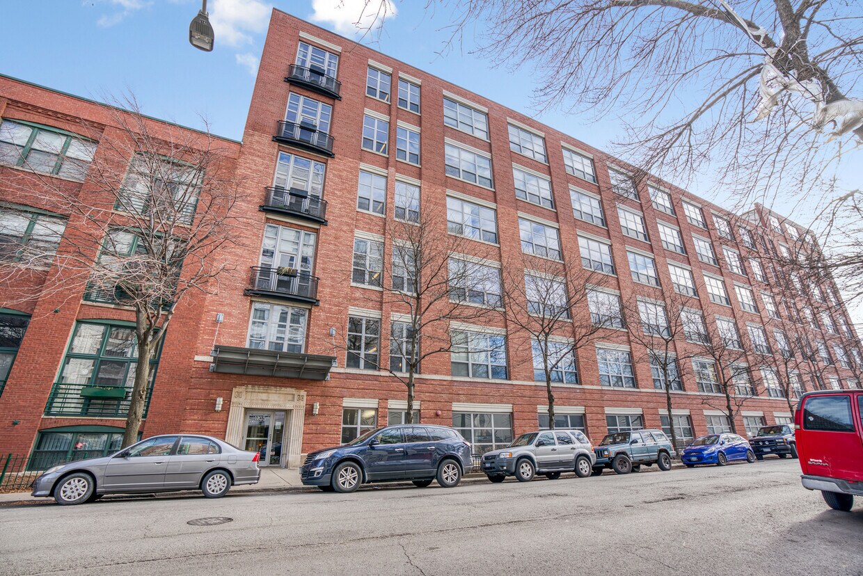 Primary Photo - 1735 N Paulina St