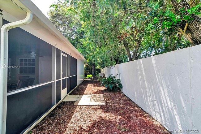 Patio con mosquitera - 38 Gables Blvd