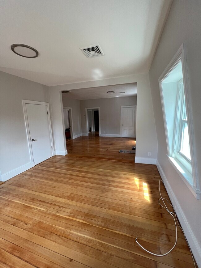 Building Photo - 108 Vinton St