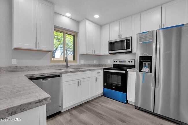 Foto del edificio - 16728 E Westby Dr