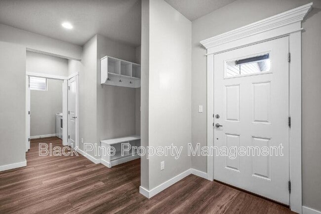 Building Photo - 2096 S Hills Ave.