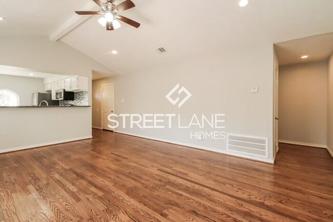 Building Photo - REDUCED!