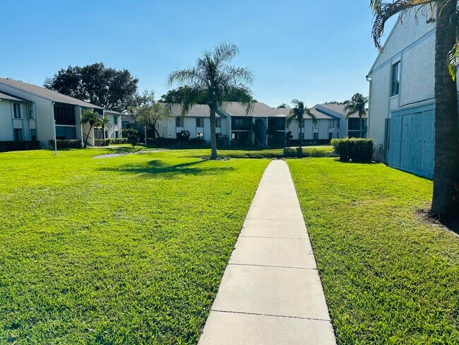 Foto del edificio - 1115 Green Pine Blvd