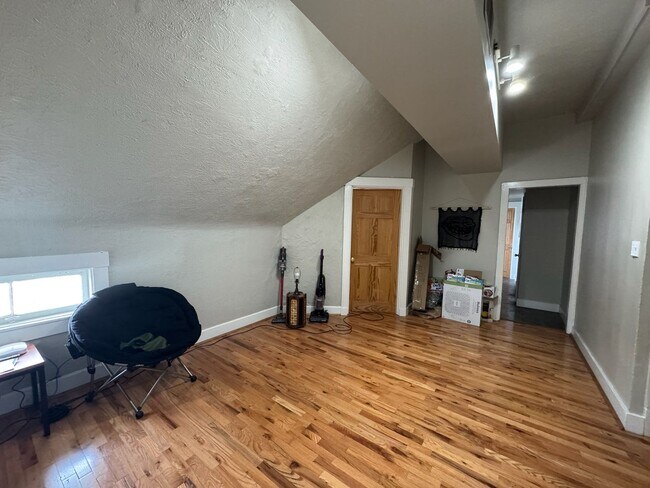 Building Photo - 26 Conklin St