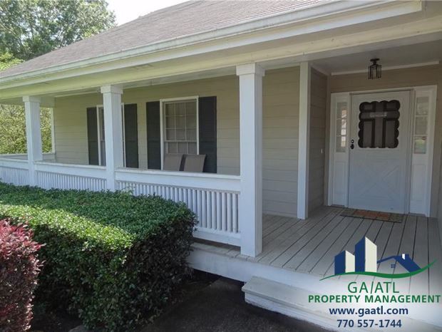 Building Photo - Beautiful ranch in the CHATTAHOOCHEE clust...
