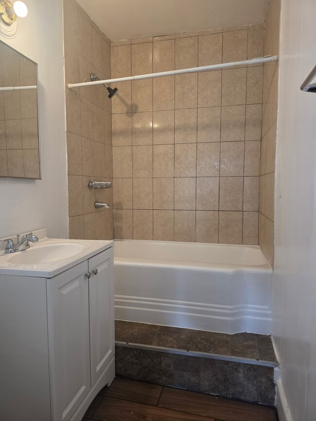 Building Photo - 220 S Pannes Ave