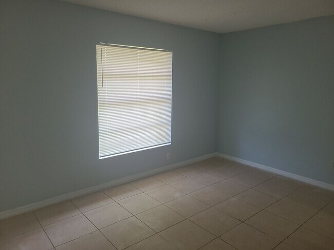 Building Photo - 2 bedroom 1.5 Bath Eatonville Duplex