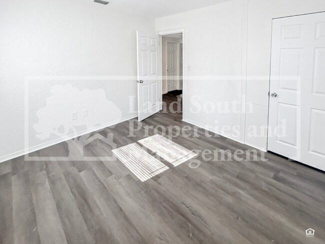 Foto del edificio - 2152 Colonial Ave