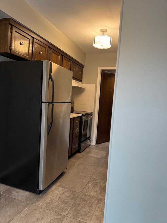 Building Photo - 1 Bedroom 1 Bath Apartment Available