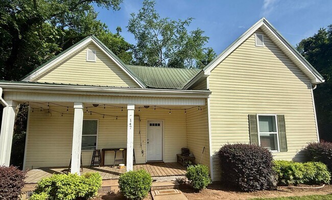 Building Photo - Four Bedroom Near Downtown Athens